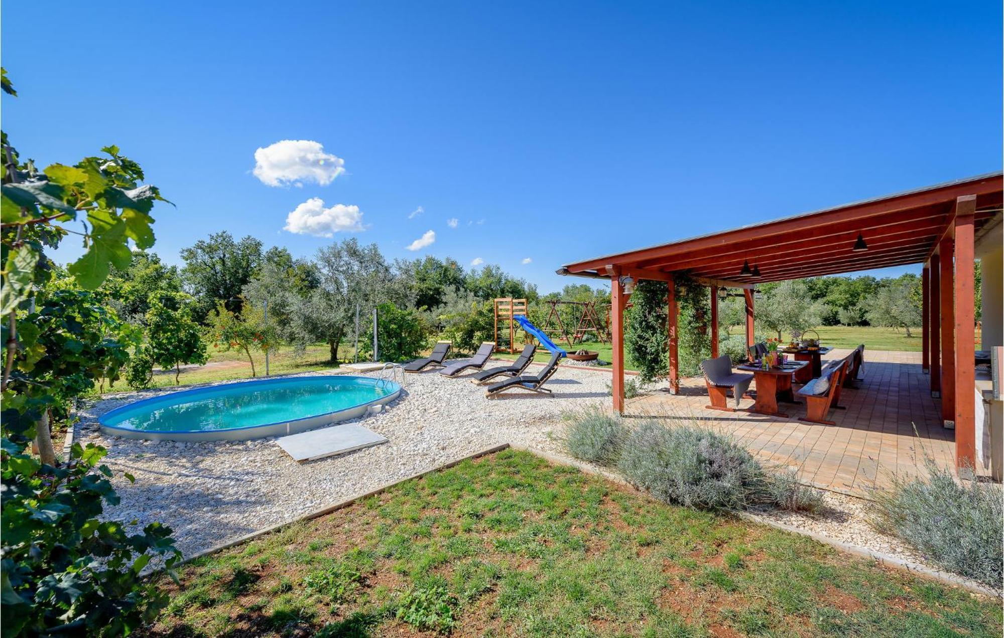 2 Bedroom Awesome In Pula